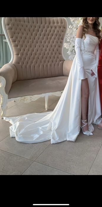 Rochie mireasa - cu trena detasabila si manusi cadou pret negociabil