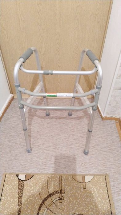 Продам ходунки новые