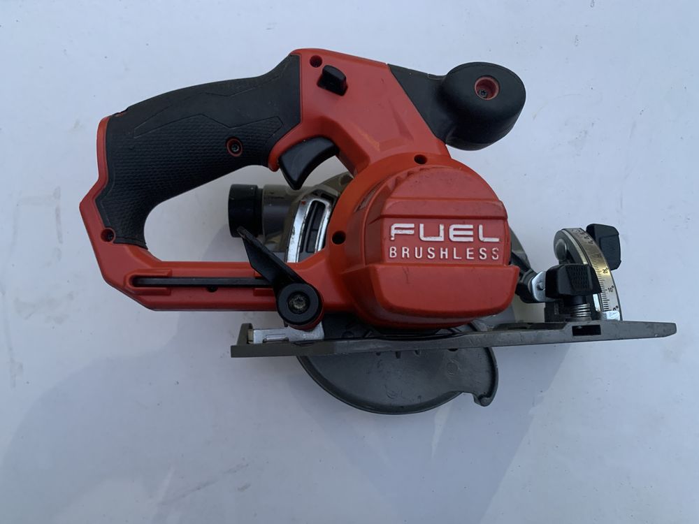 Milwaukee M12 CCS44/ръчен циркуляр