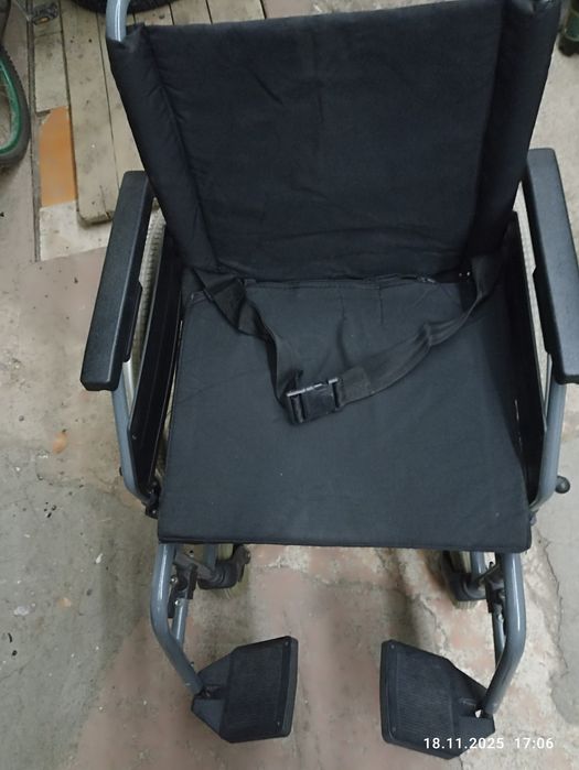 Продам инвалидную коляску