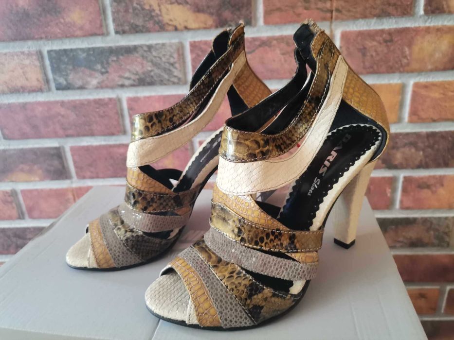 Елегантни дамски обувки с висок ток. Животински принт.