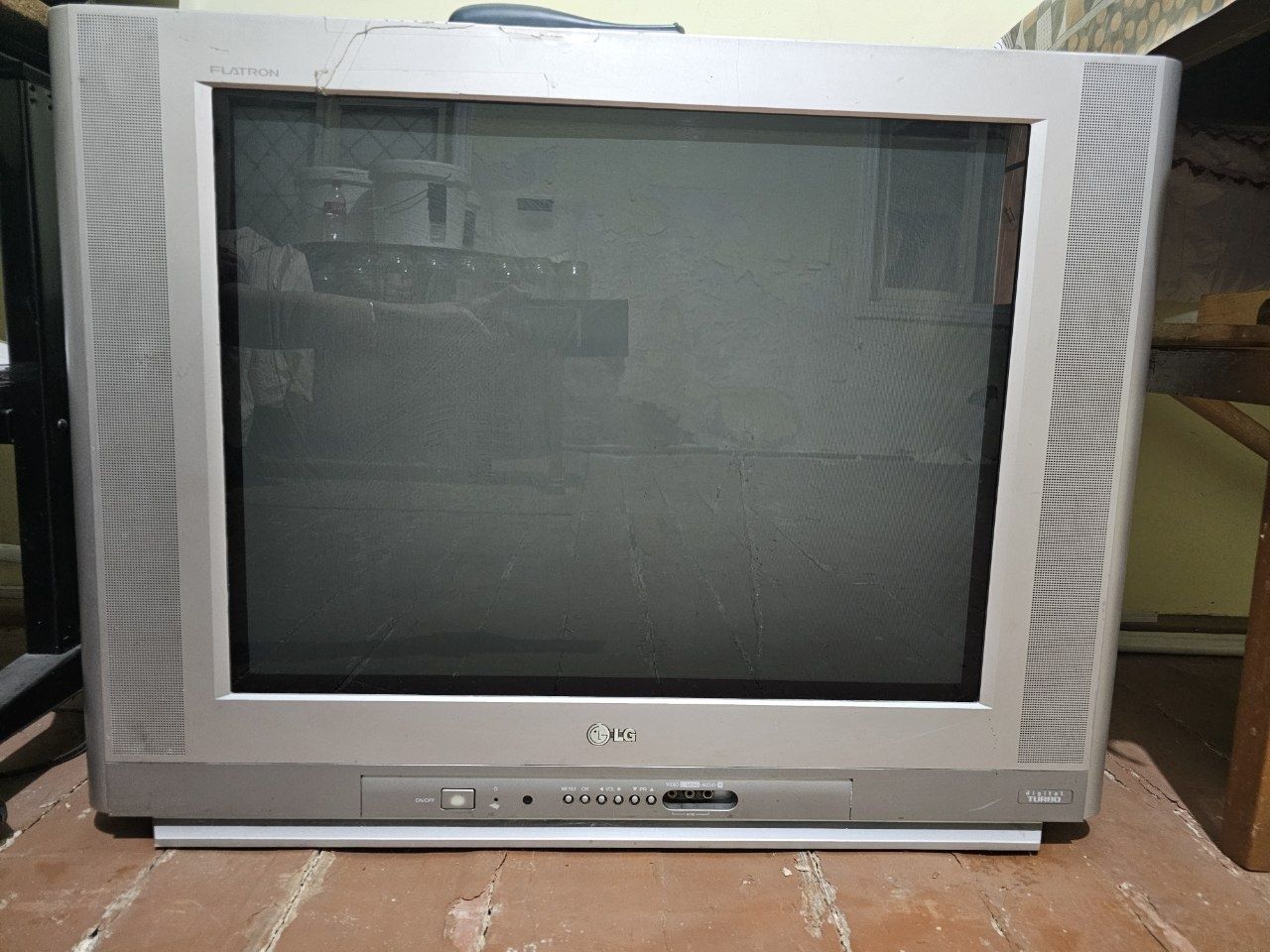 Televizor yaxshi model
