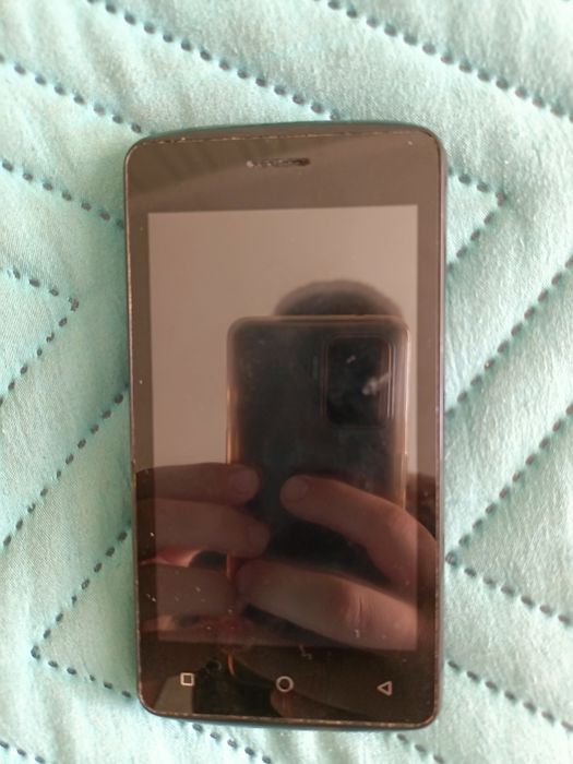 Продаю телефоны в рабочем состоянии . Срочно.