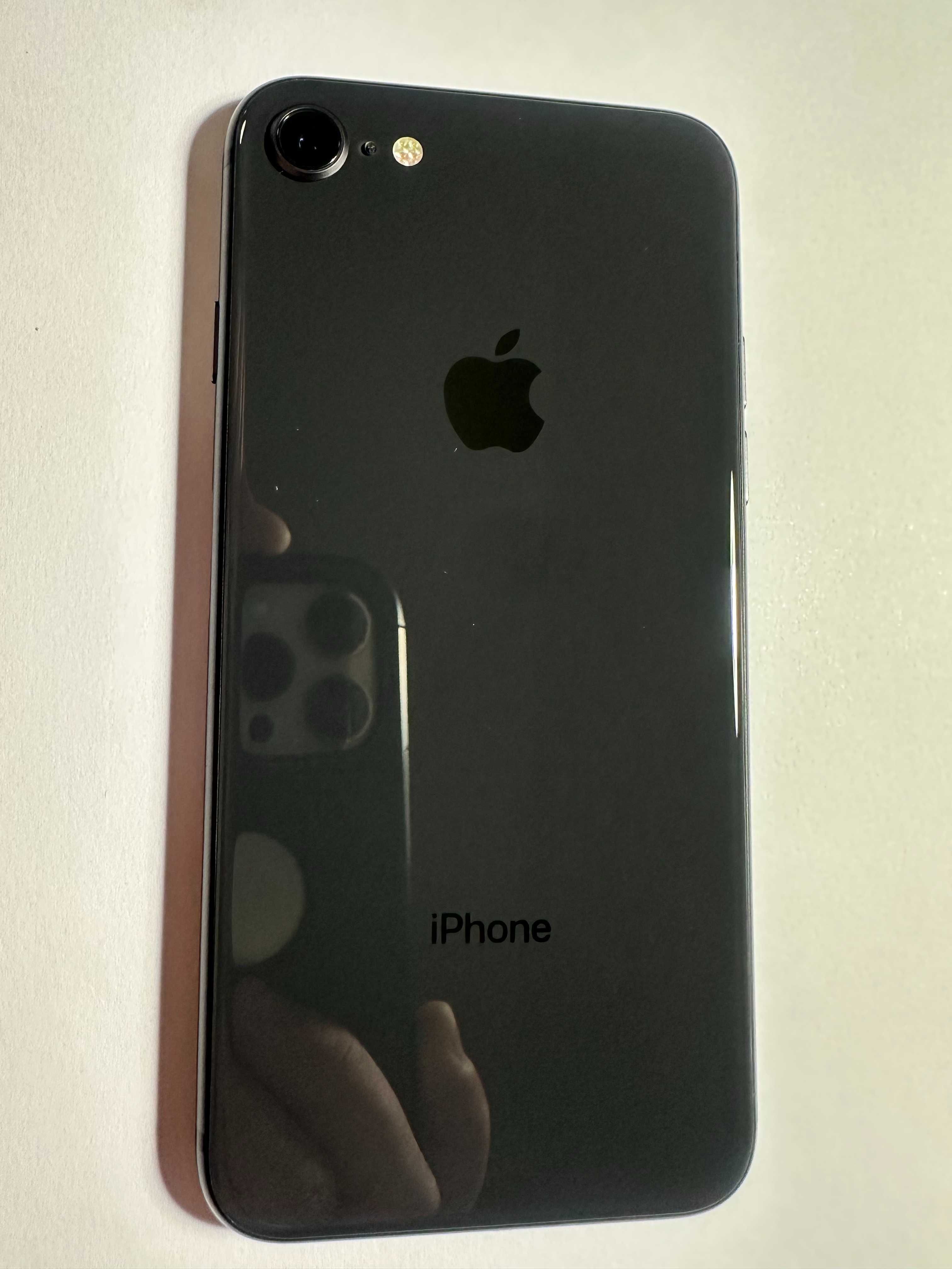 КАТО НОВ !!! iPhone 8 - Черен - 64GB - Отключен - 100% БАТЕРИЯ !!!