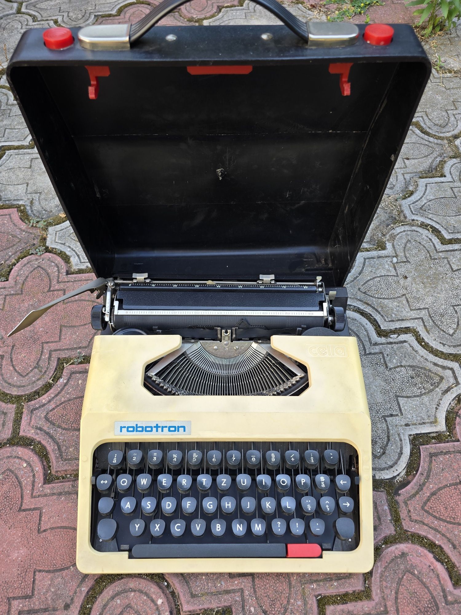 Masina de scris Robotron-Cella anii '80