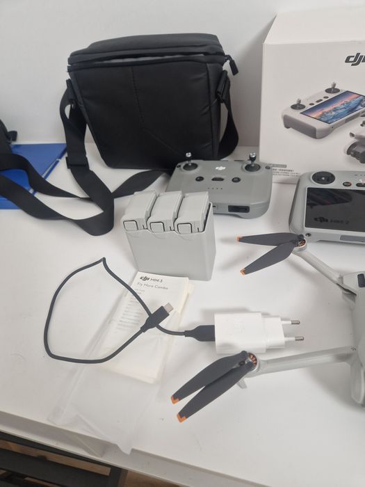Dji mini 3 fly more combo perfecta cu 2 controler
