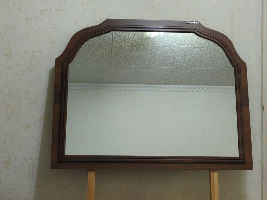 Продаётся зеркало.