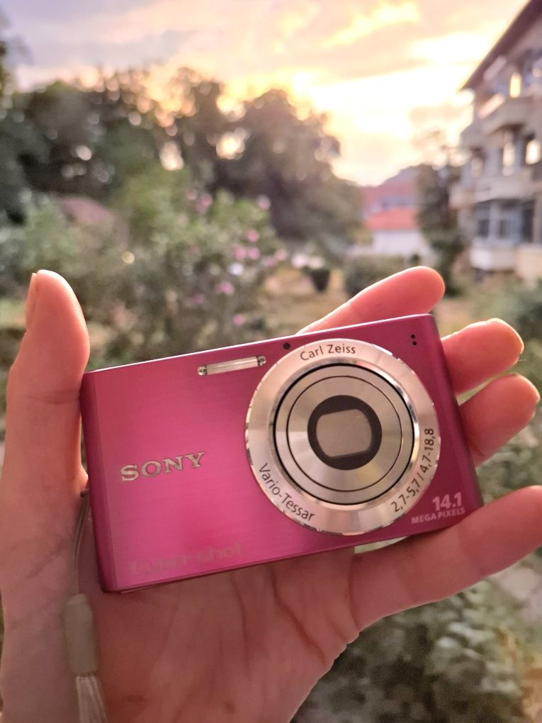 Компактен дигитален фотоапарат SONY CYBERSHOT DSC-W320