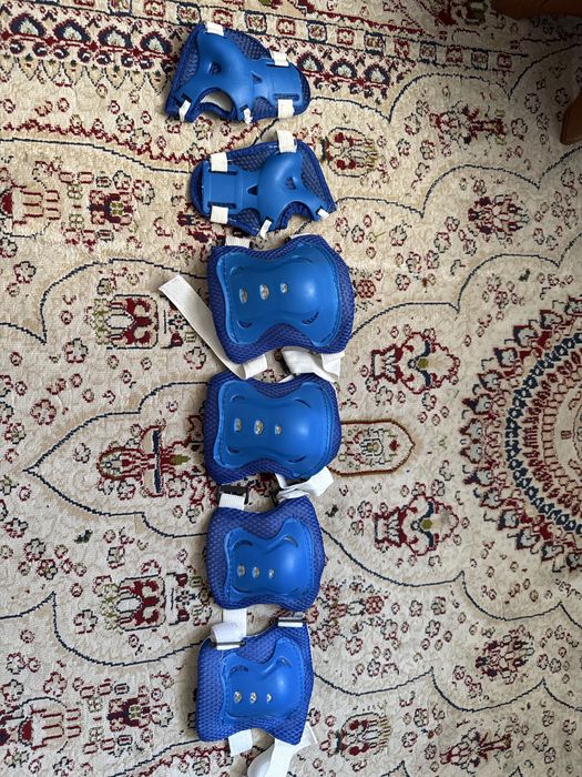 Шлем. Наколенники, налокотники