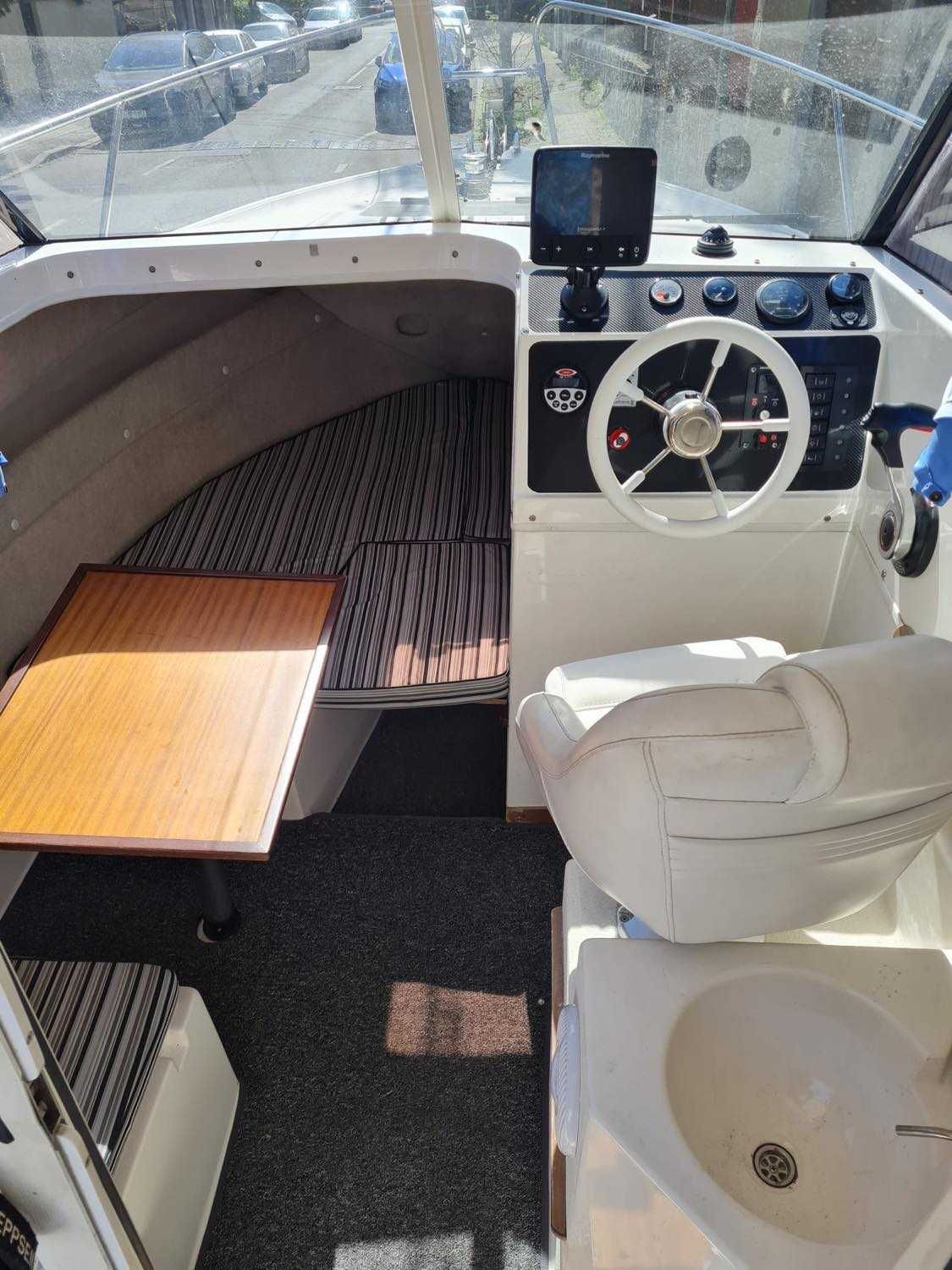 Barca cabinata AQUALINE 605 cu motor si perodoc, 2017