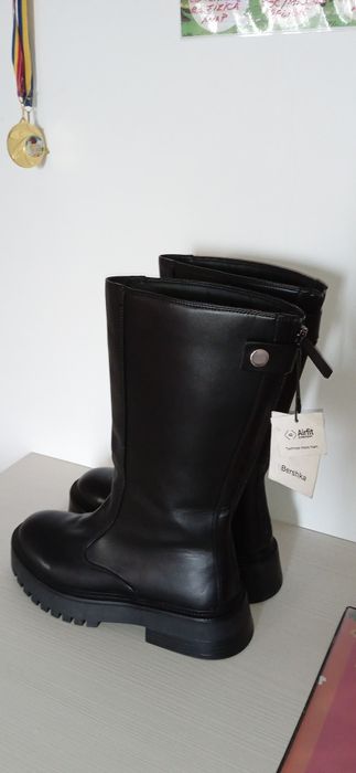 Cizme superbe ,medii ,Bershka ,noi cu eticheta ,masura 39