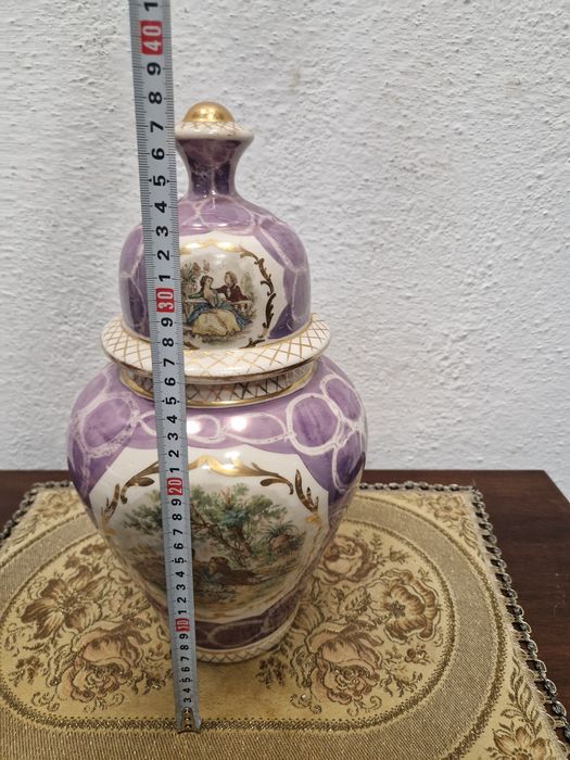 Белгийска порцеланова ваза-урна