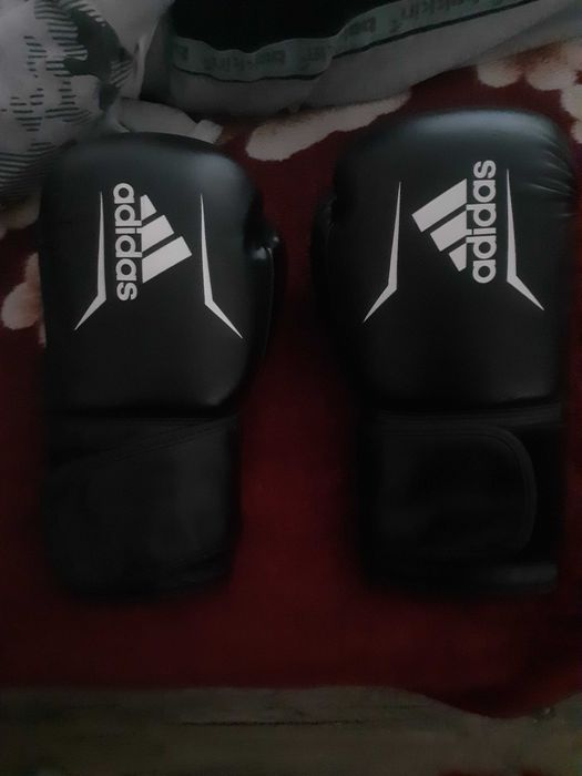 Vand manusi de box intr-o stare foarte buna!