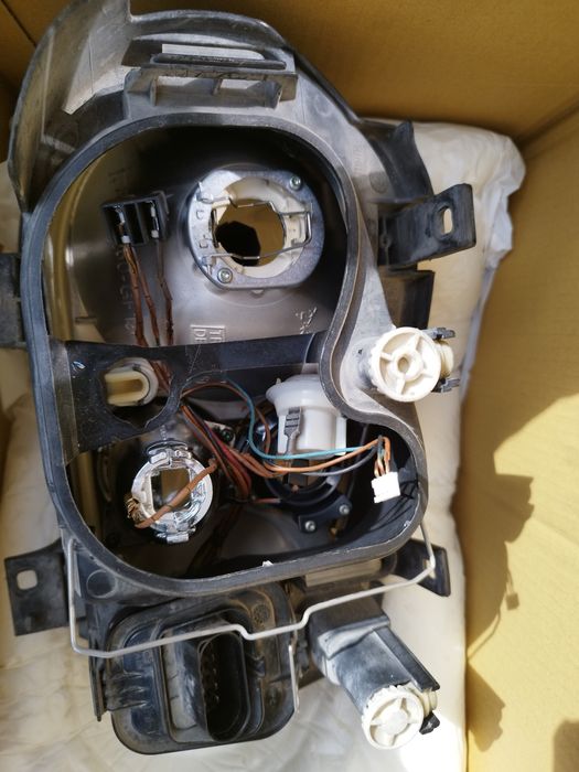 Продавам фарове за Golf4