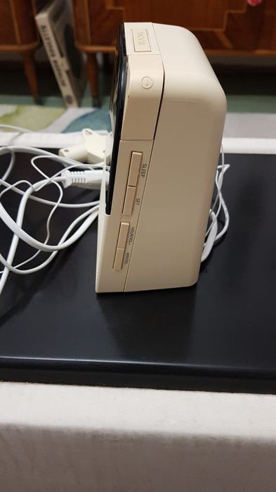 Vand un radio cu ceas