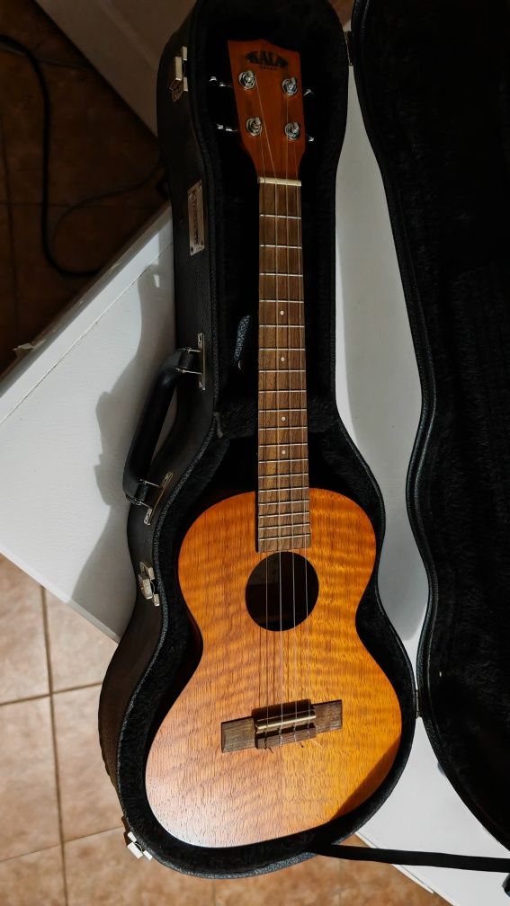 Ukulele Tenor Electro