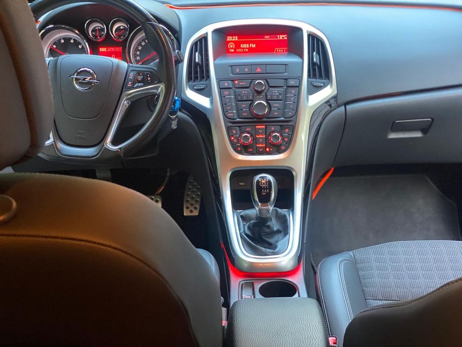 Vând Opel Astra J GTC 2014