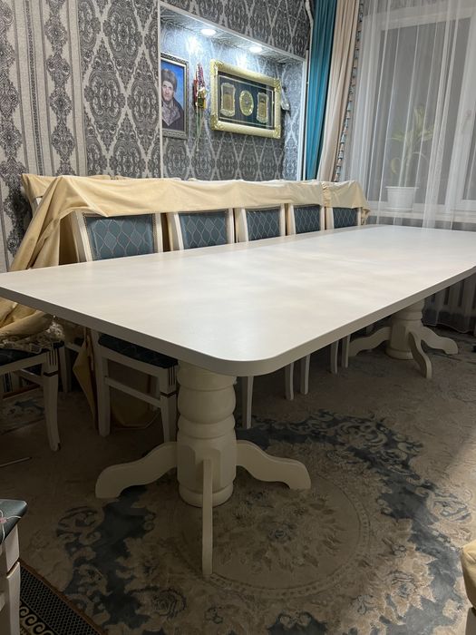 Стол со стульями