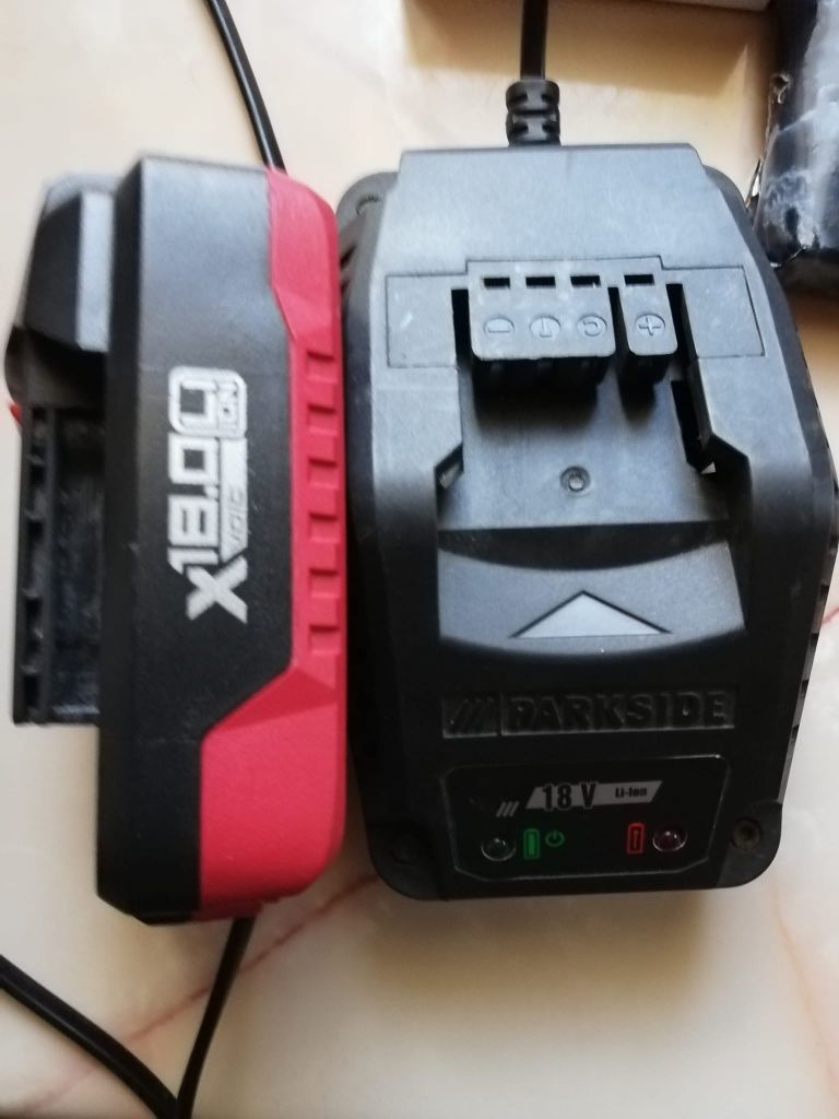 Ventilator de perete și set acumulator,încărcător 18V