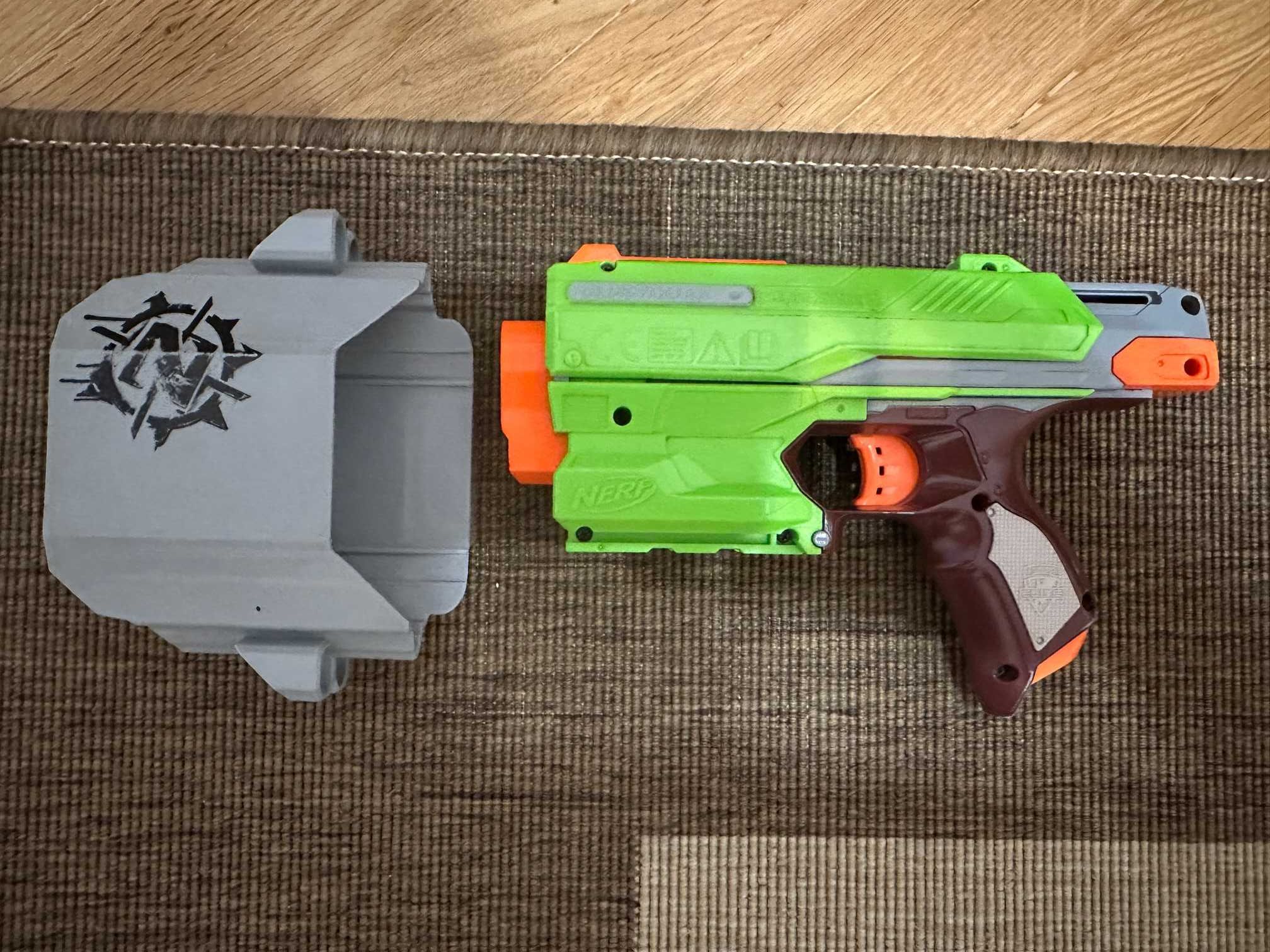 Blaster Nerf Zombie Strike, Sidestrike, cu toc