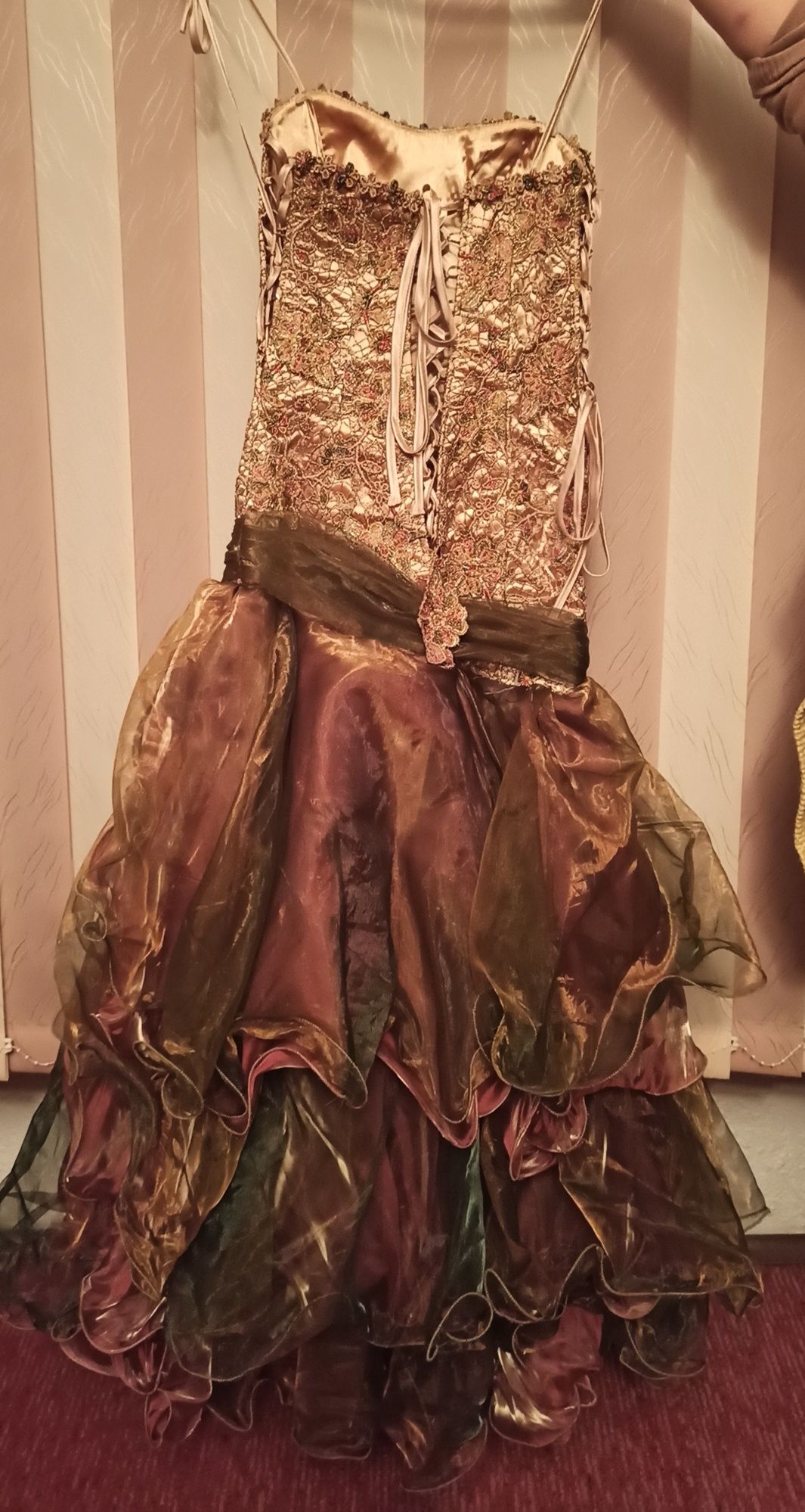 Бална златиста рокля