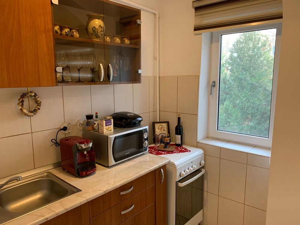 INCHIRIEZ APARTAMENT 2 camere Ploiesti ( zona Baraolt - Mega image )