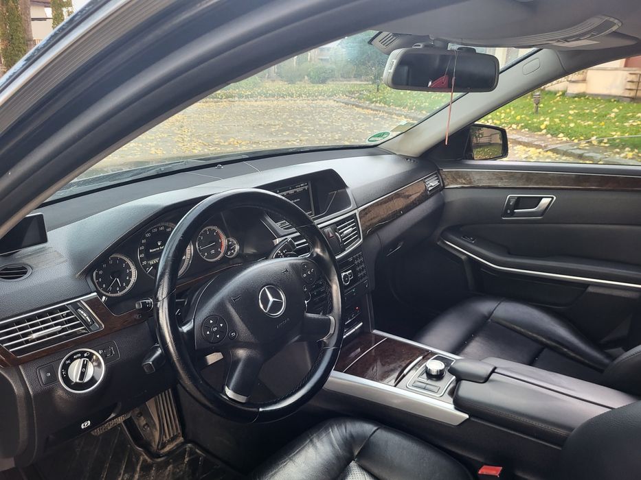Vând  Mercedes Benz E class