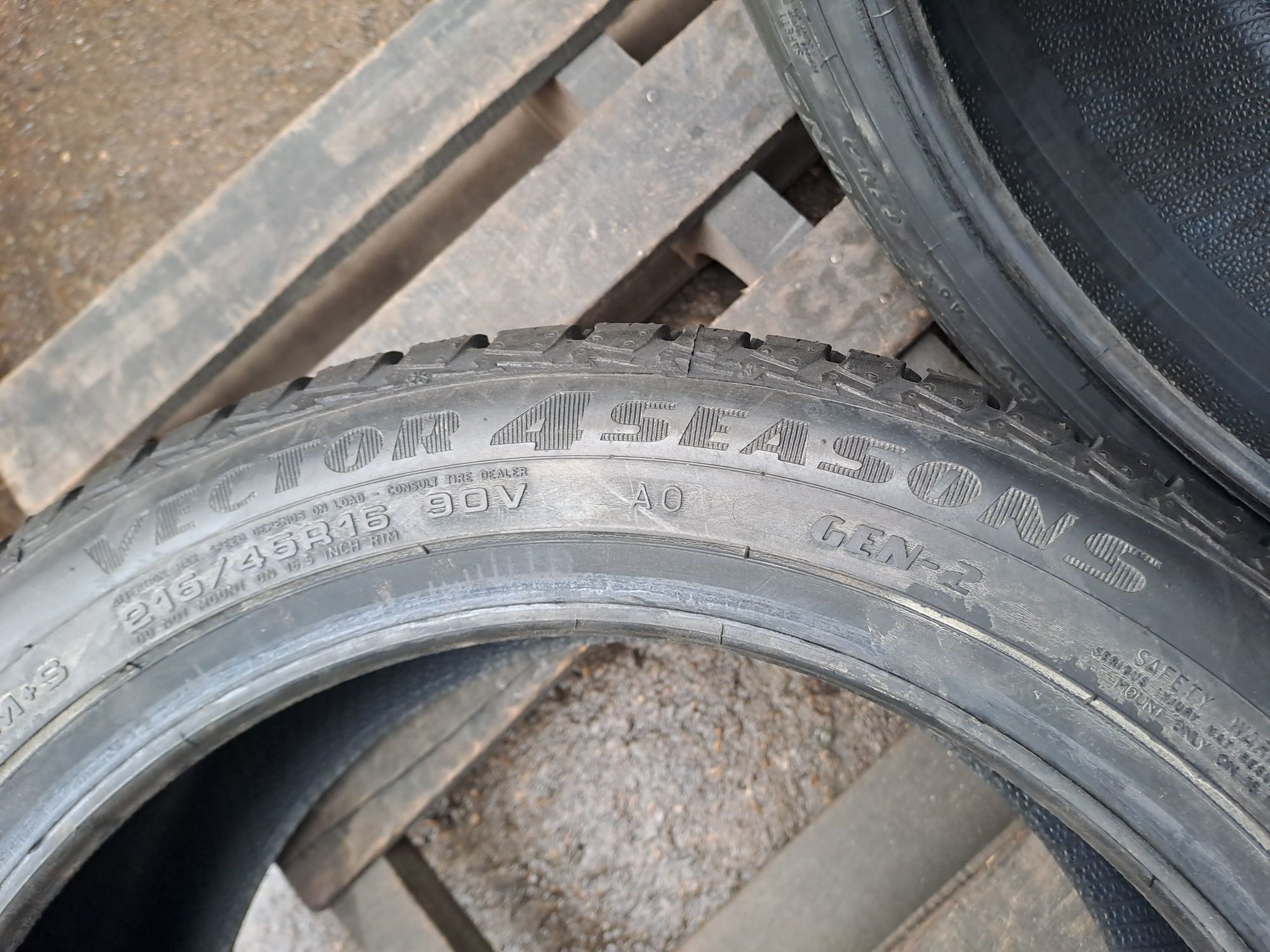 2бр. Нови Всесезонни 215/45/16 Goodyear