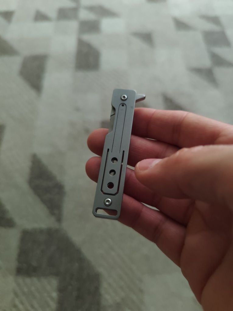 Box cutter pliabil