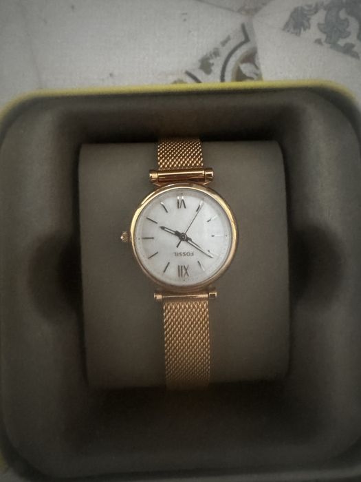 Ceas Fossil dama model Carlie, auriu roz curea plasa catarama fluture