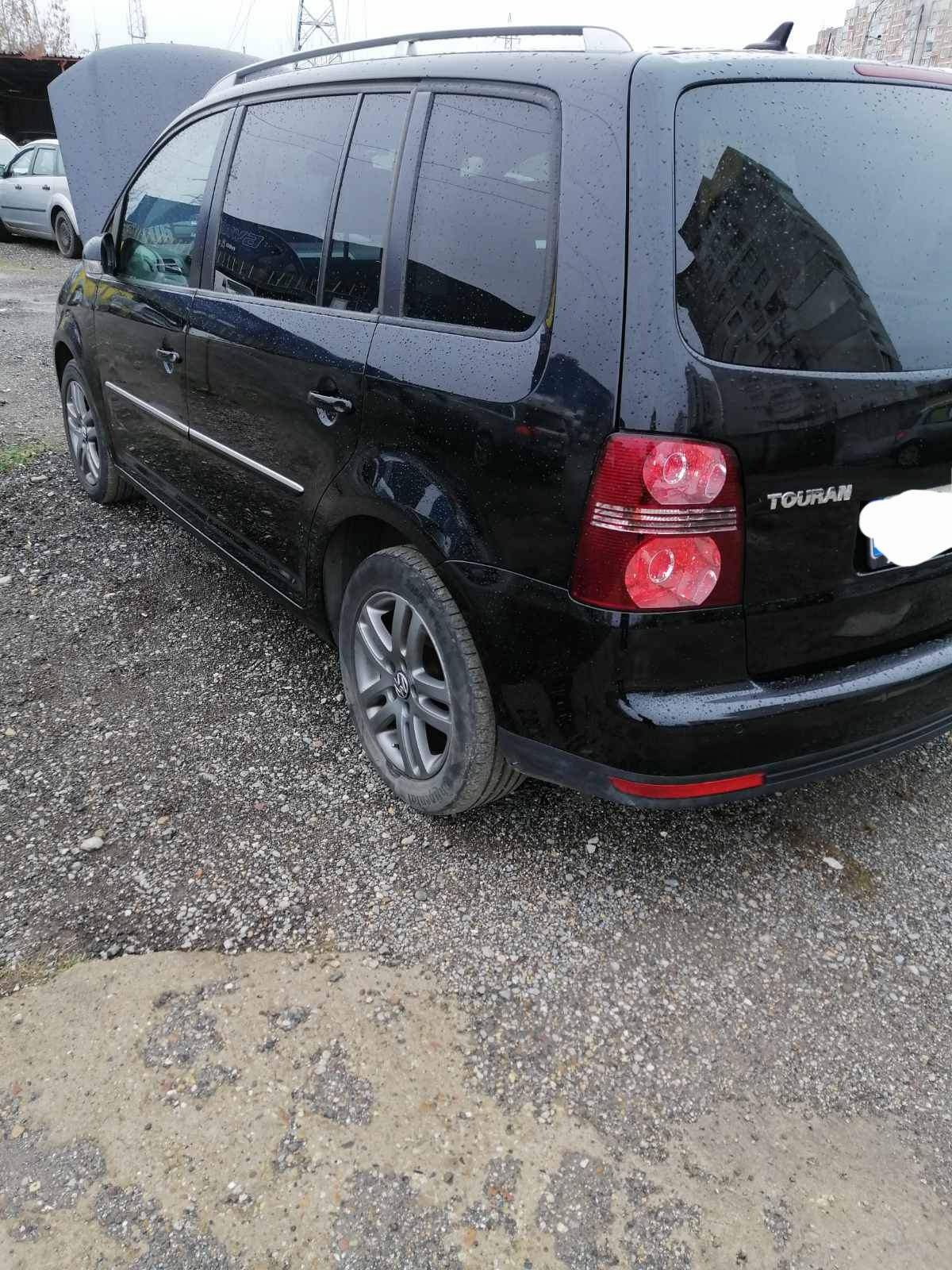Лек автомобил VW Touran