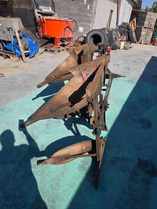 Plug Lemken reversibil  cu 2 brazde