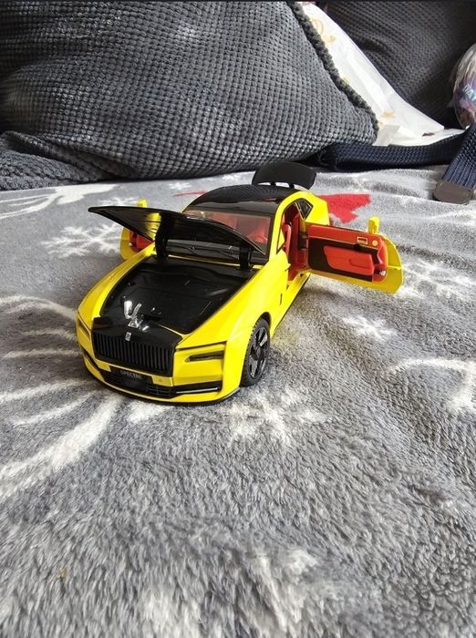 Macheta metalica rolls royce spectre scara 1:24 noua