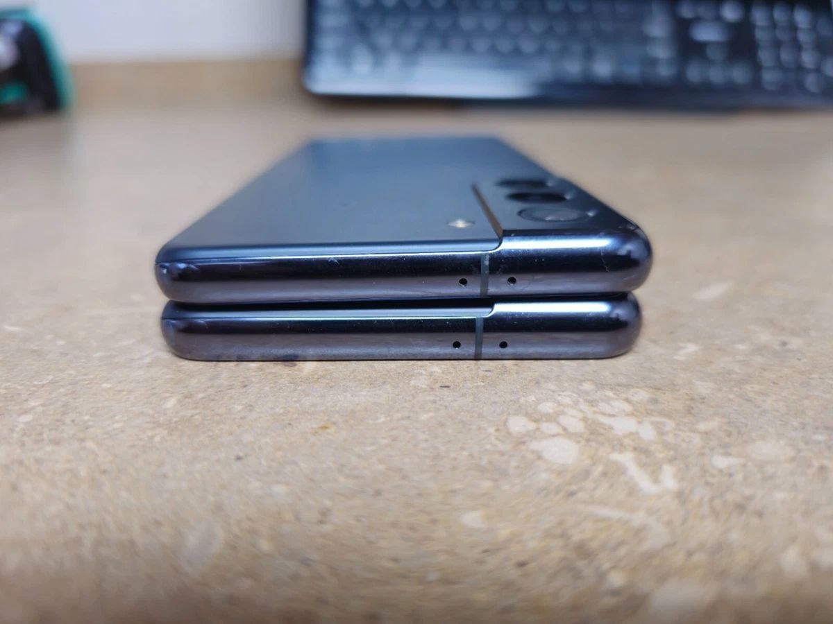 Samsung Galaxy S21 в наличии 2 шт идеальном состоянии причина сим карт