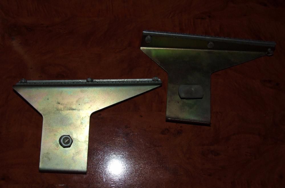 2 Suporti metalici pentru aparatori (sorturi) la rotile masinii. NOI !
