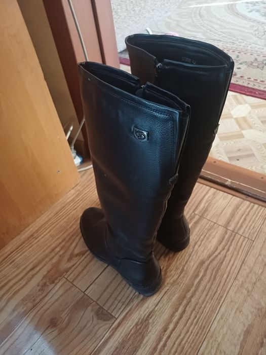 Продам кожаные сапоги