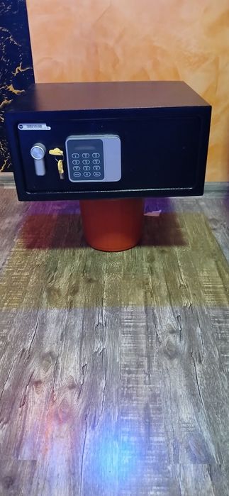 Сейф за пари документи