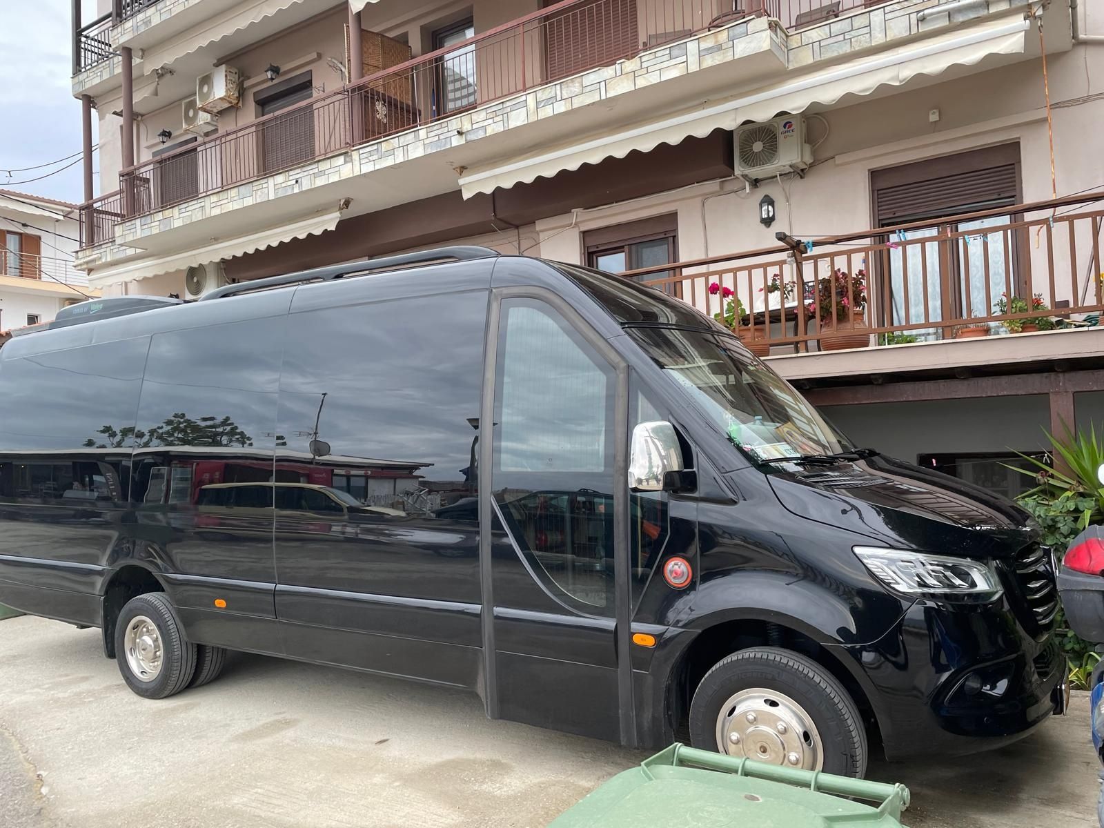Servicii transport persoane închirieri microbuze