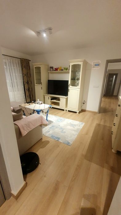 Vând apartament 4 camere în Moinești