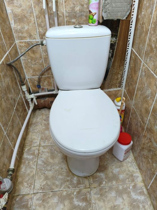 Продам Унитаз с бочком