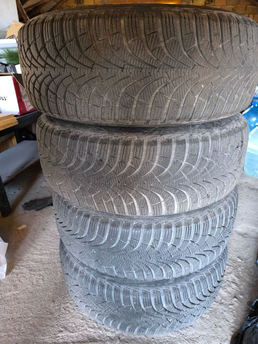 Продавам гуми и гуми с джанти.