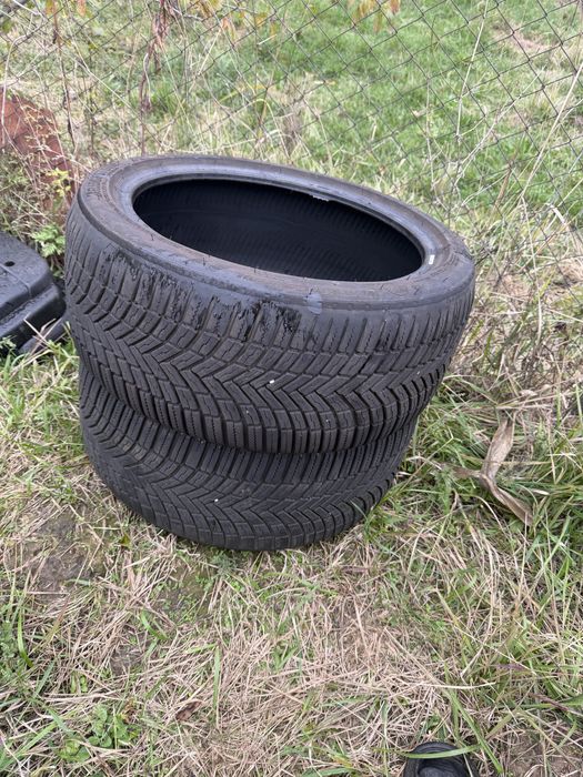 Vand 2 anvelope BRIDGESTONE 245 40 18