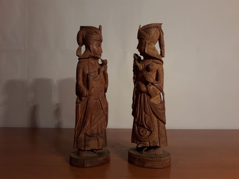 Sculpturi Asiatice Vechi in Lemn Pretios de Santal