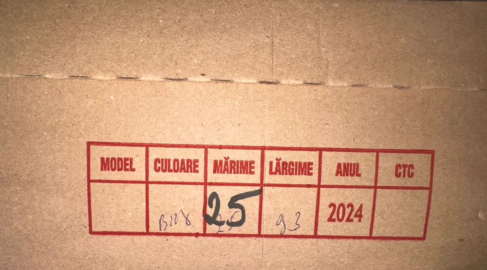 Vând bocanci combat mărimea 25