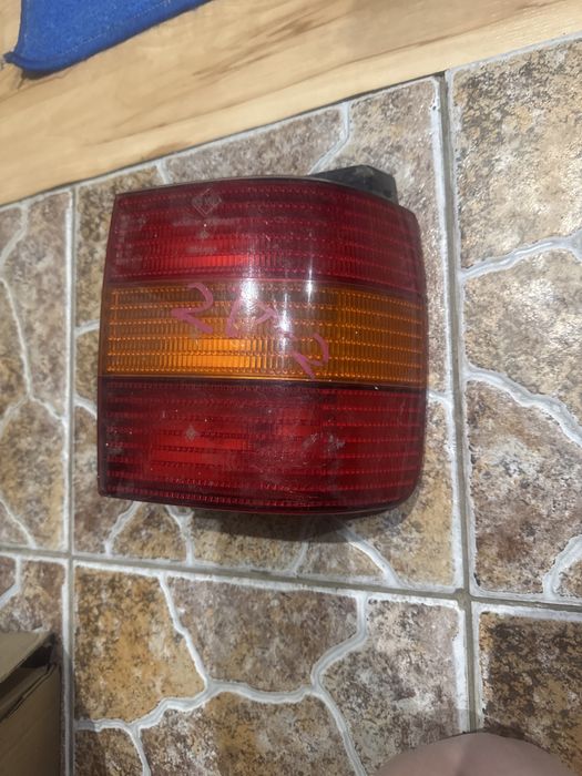 Продамина на Фольц ваген  пассат  улыбка заднии левый фонарь