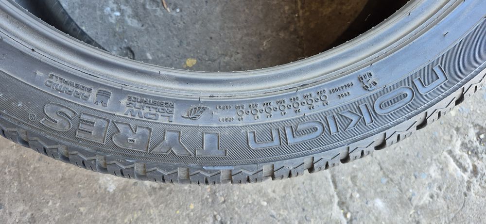 2 anvelope iarna Nokian 275/40/21.Pretul este pe bucata