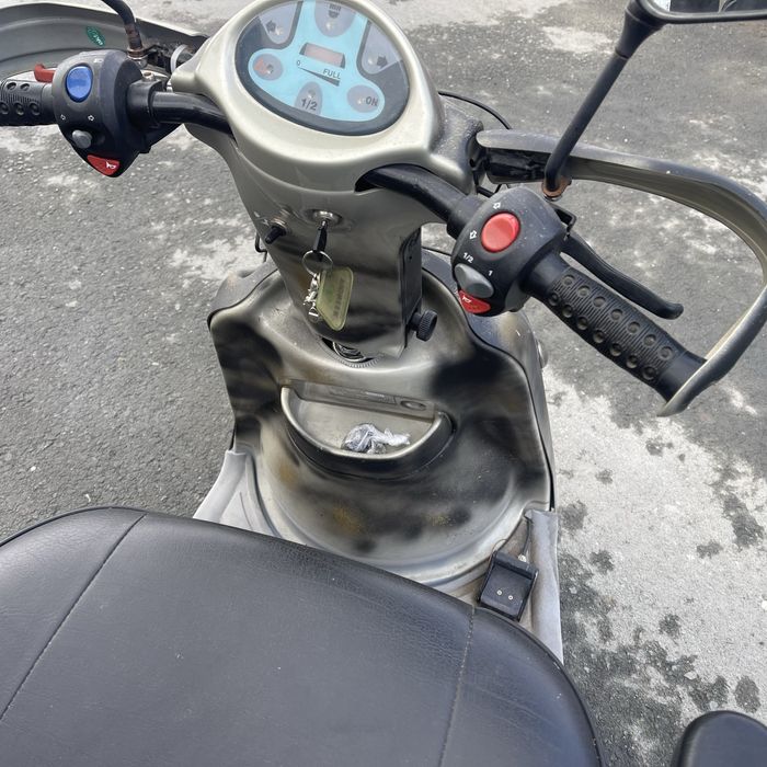 Scuter electric triciclu
