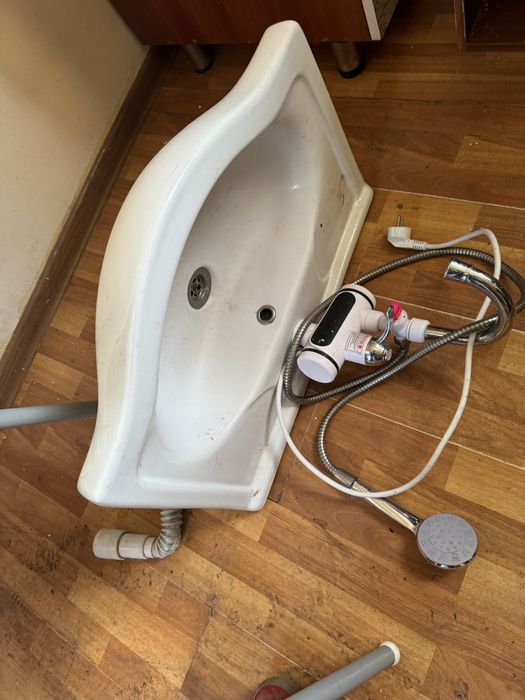 раковину со смесителем