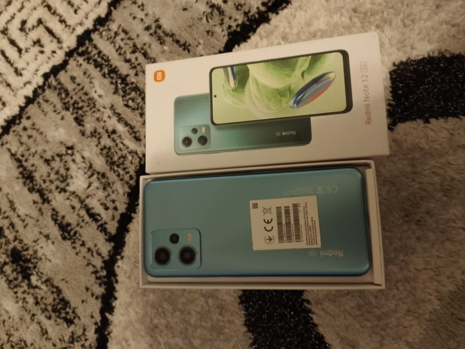 Vând diferite telefoane