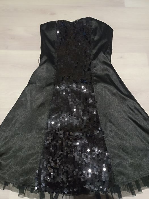 Продам платья каждое  по 2000